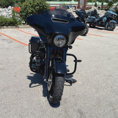 2018 Harley-Davidson® Street Glide® Special Vivid Black thumb 2
