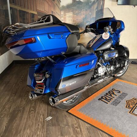 2026 Harley-Davidson® CVO Street Glide Limited Electric Coast CVO Two-Tone thumb 2