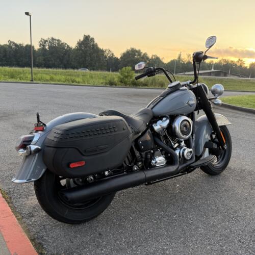 2026 Harley-Davidson® Heritage Classic Solo Dark Billiard Gray thumb 2