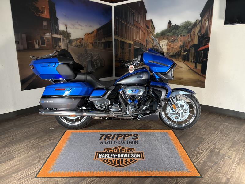 2026 Harley-Davidson® CVO Street Glide Limited Electric Coast CVO Two-Tone