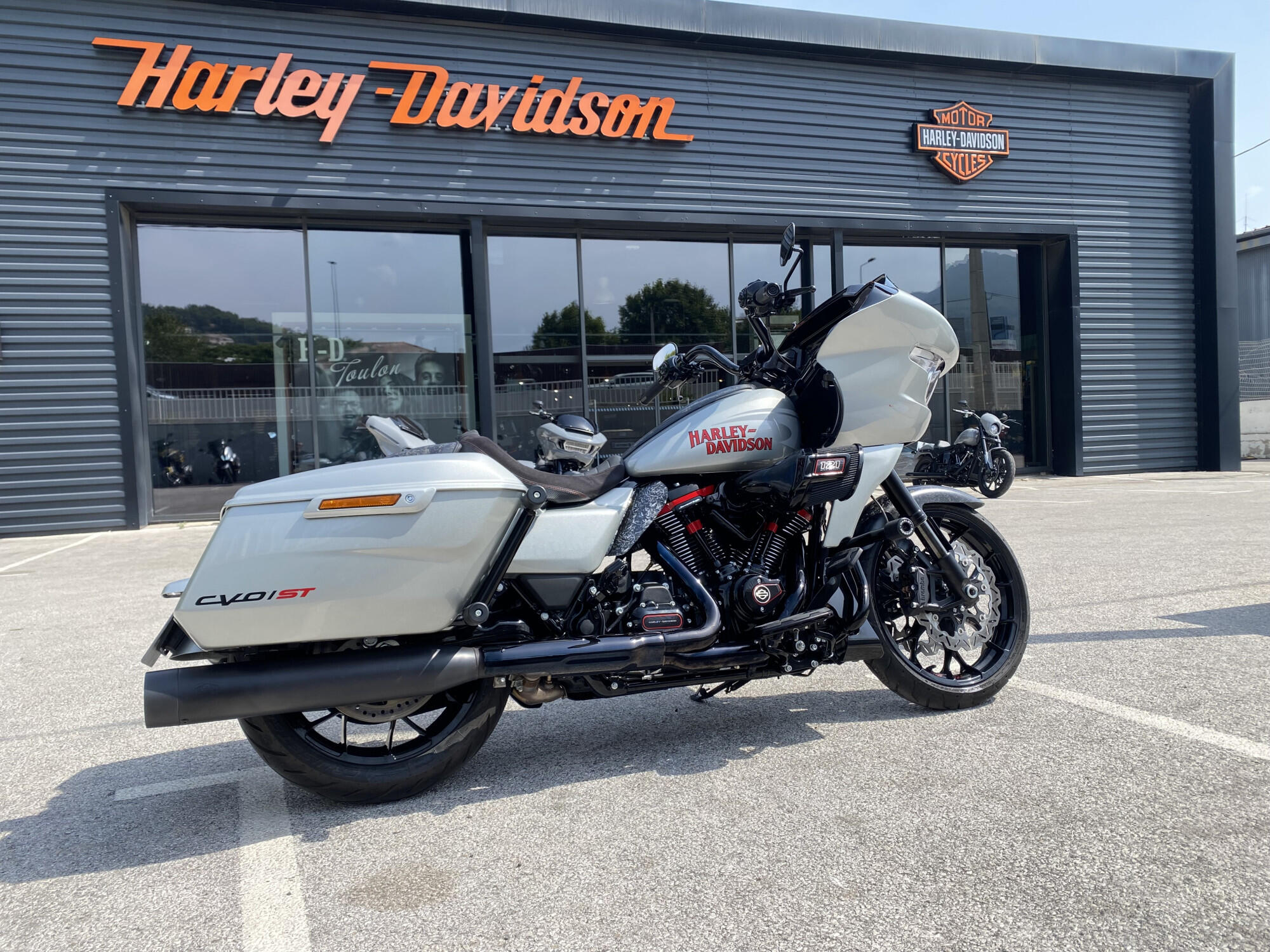 2025 Harley-Davidson® CVO™ Road Glide™ ST