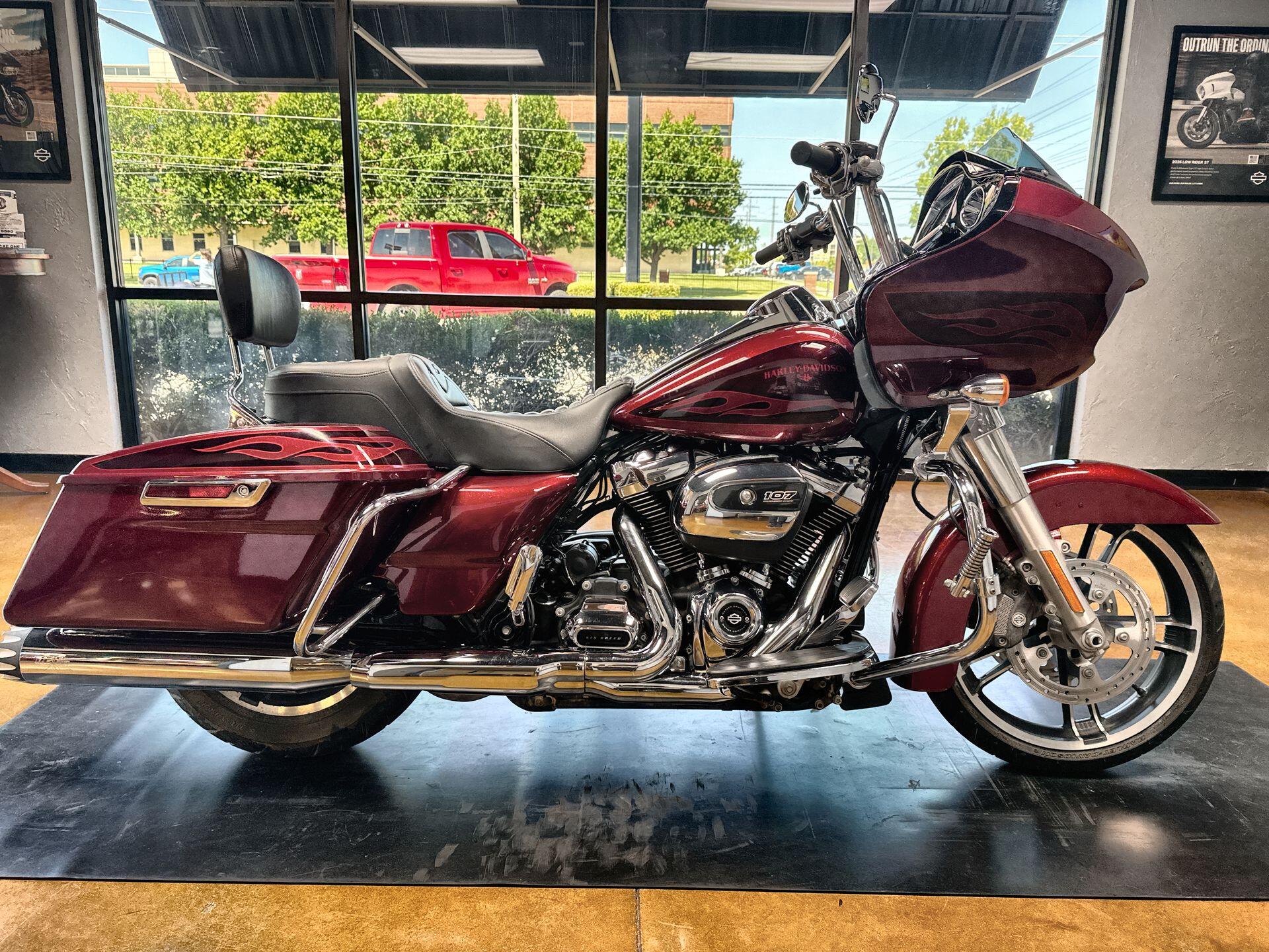2017 Harley-Davidson® Road Glide® Special Hard Candy Custom™ Hot Rod Red Flake