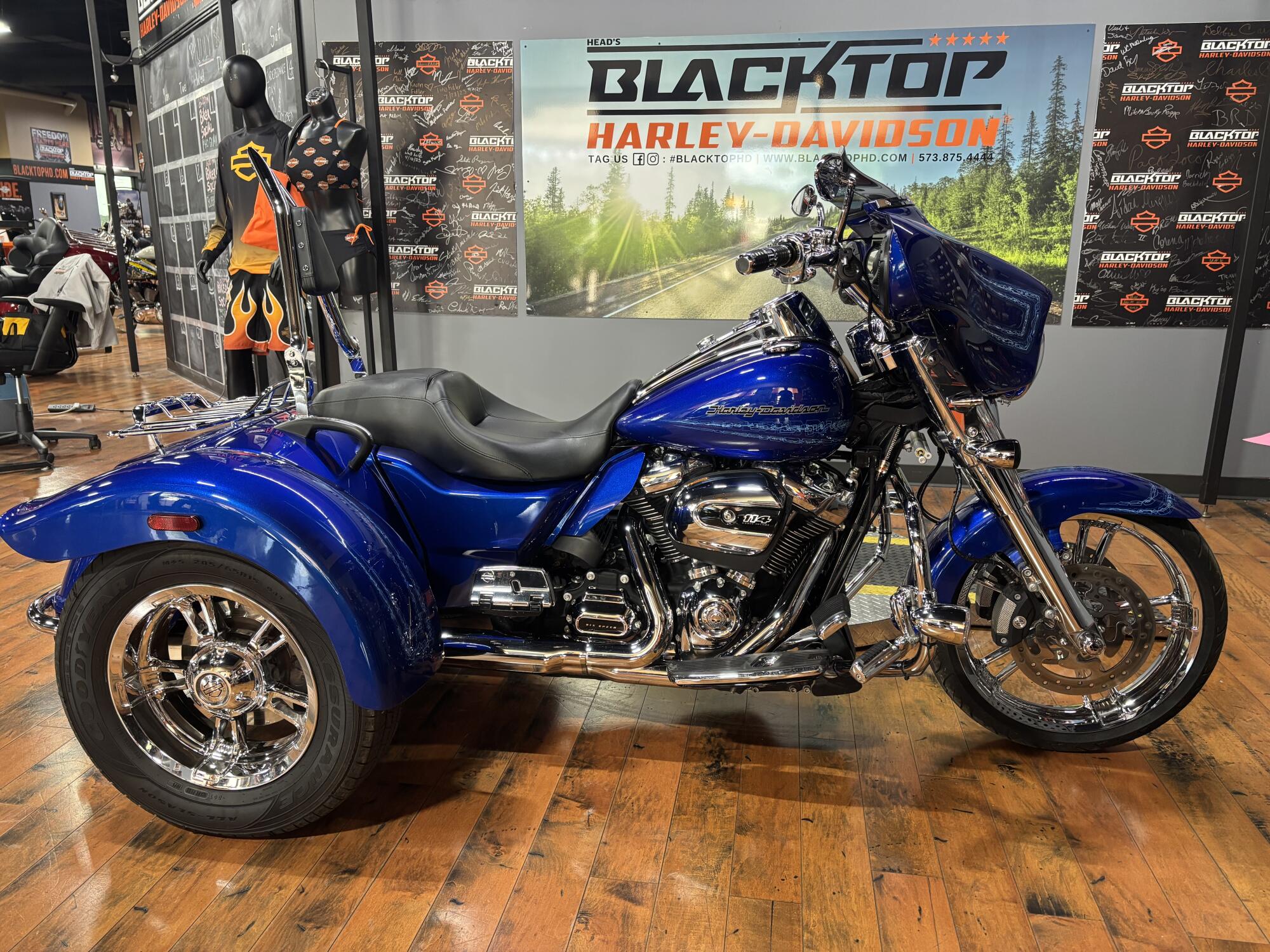 2019 Harley-Davidson® Freewheeler® BLUE MAX