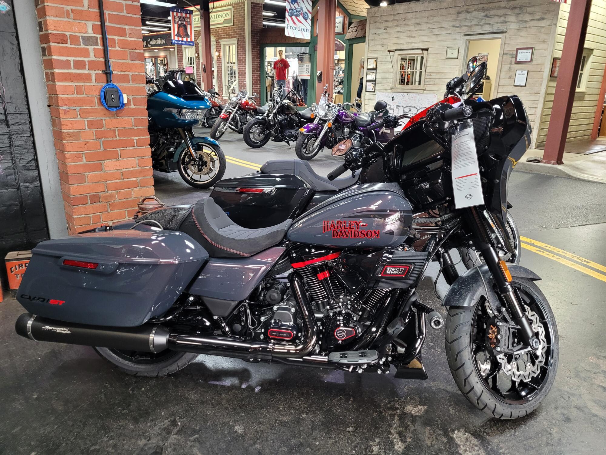 2026 Harley-Davidson® CVO Street Glide ST Inferno Gray