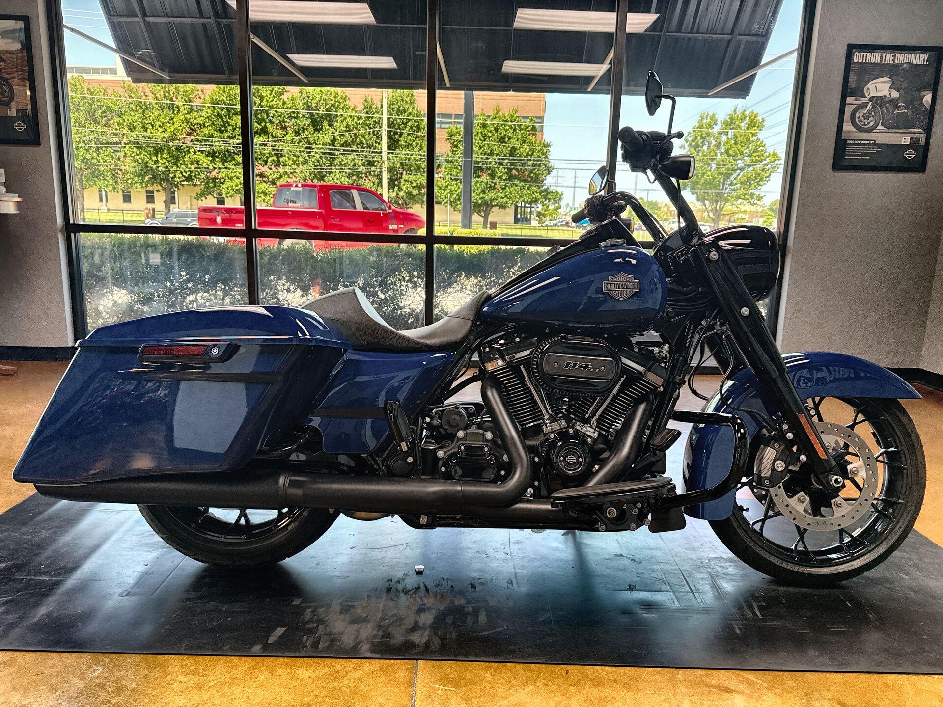 2023 Harley-Davidson® Road King® Special Bright Billiard Blue - Black Finish