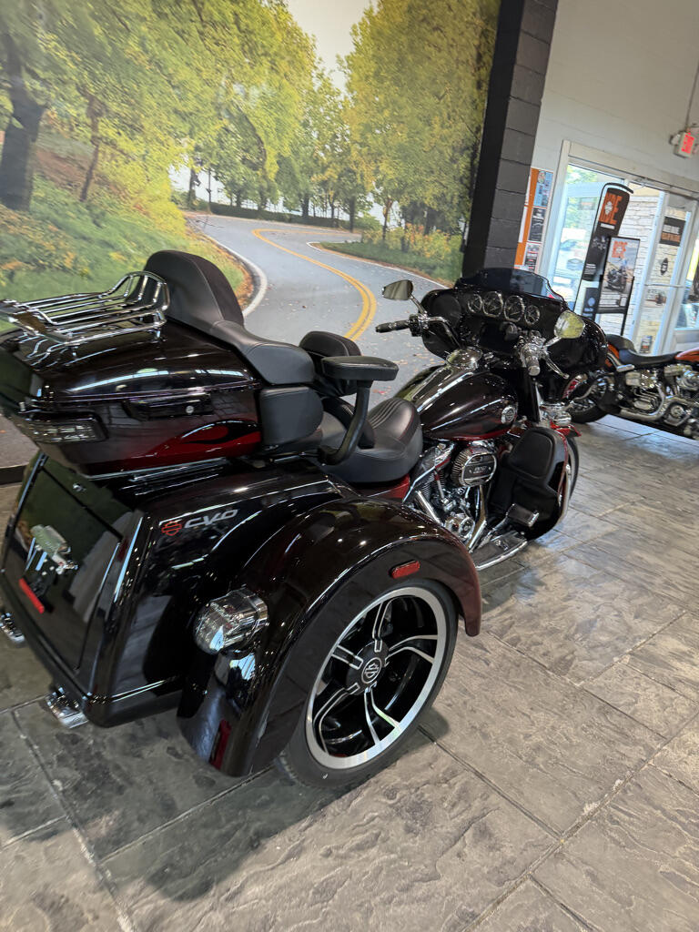 2022 Harley-Davidson® CVO™ Tri Glide® No Gimmicks, No Hidden Fees, photo 26