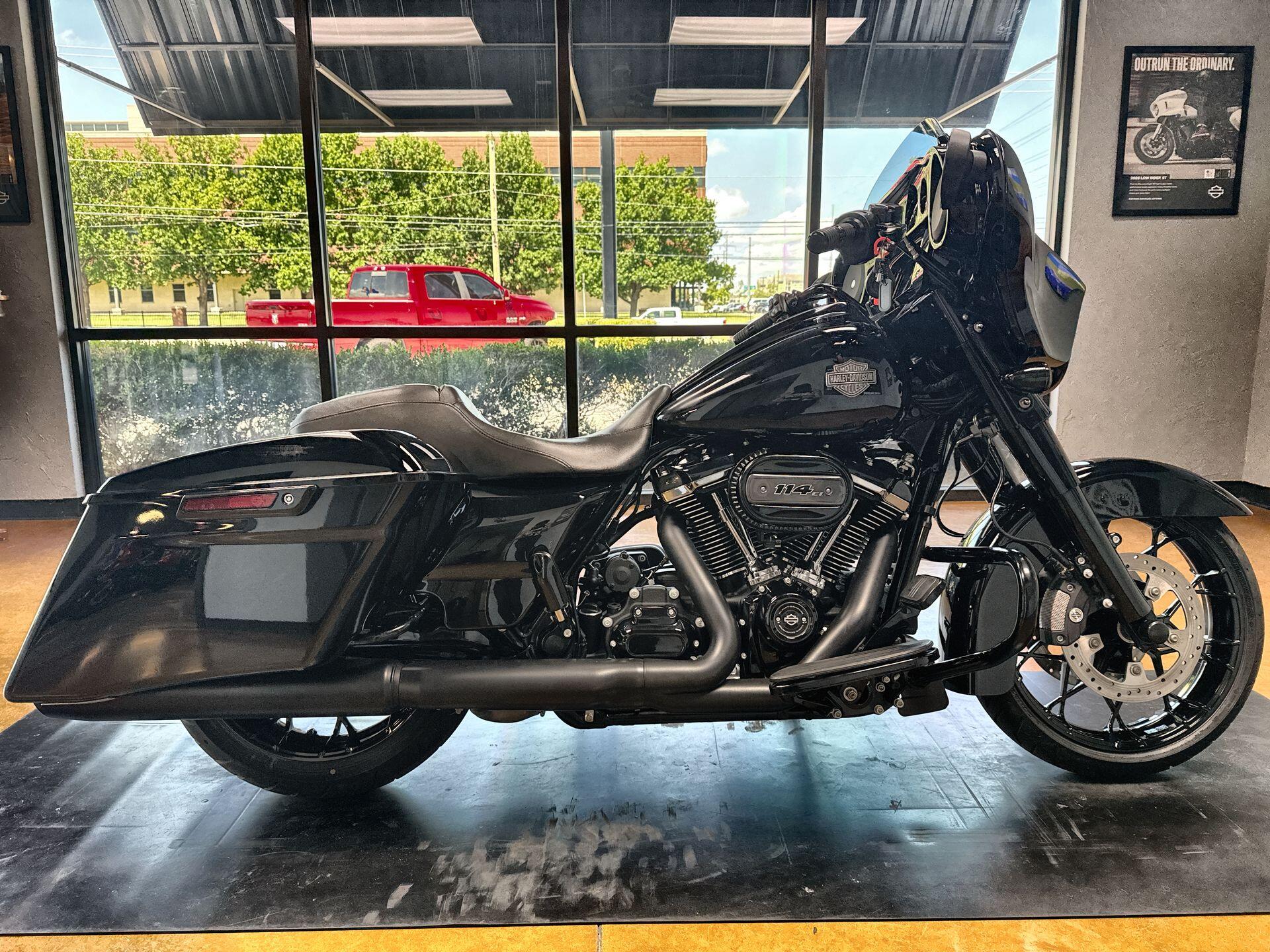 2023 Harley-Davidson® Street Glide® Special Vivid Black - Black Finish