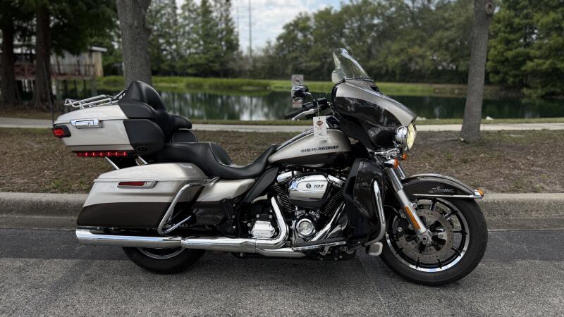 2018 Harley-Davidson® Electra Glide® Ultra Classic® Silver Fortune