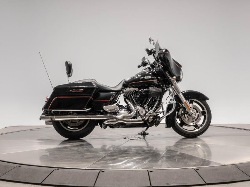 2013 HARLEY-DAVIDSON FLHX STREET GLIDE in Vivid Black w/pinstripe