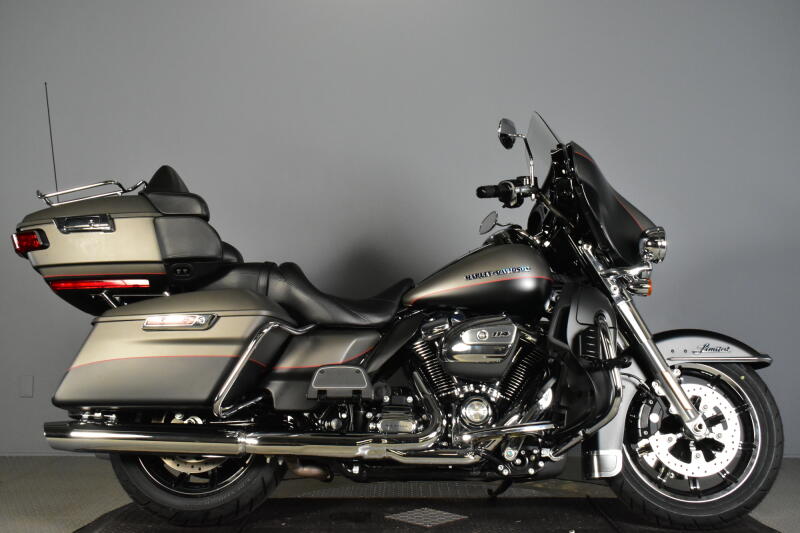 2019 Harley-Davidson® Ultra Limited Industrial Gray Denim/Black Denim