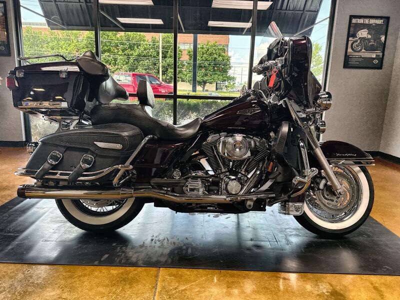 2005 Harley-Davidson® Road King® Classic BLACK CHERRY W/PINSTRIPE