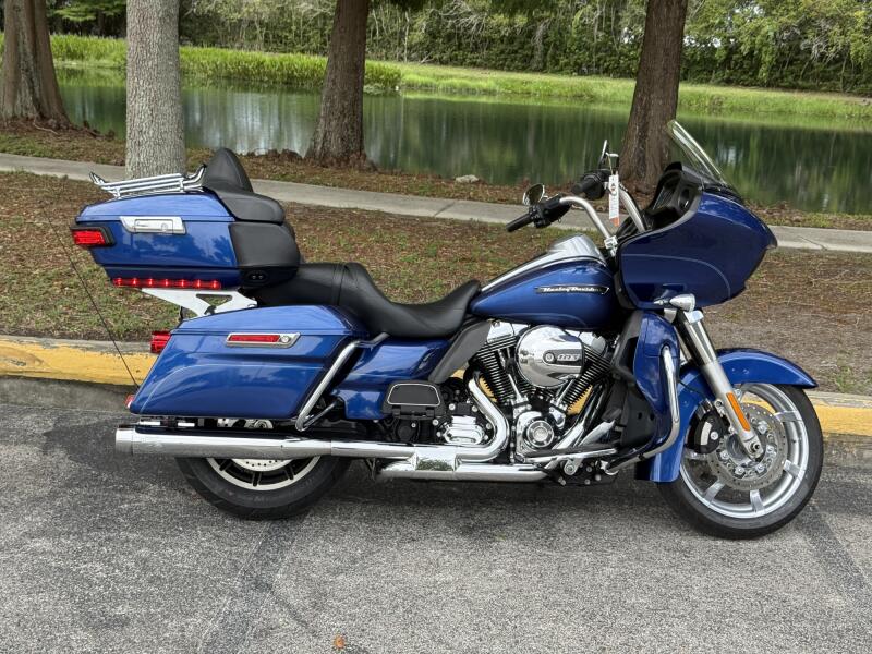 2016 Harley-Davidson® Road Glide® Ultra Superior Blue