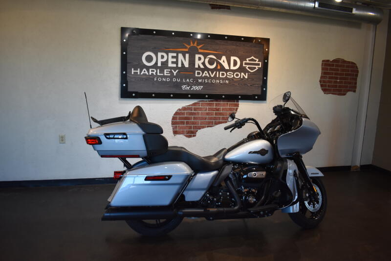 2023 Harley-Davidson® Road Glide® Limited Atlas Silver Metallic