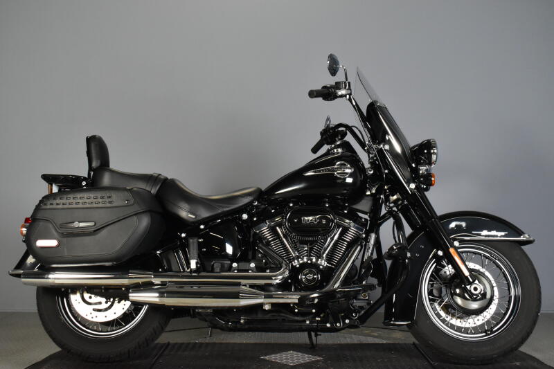 2018 Harley-Davidson® Heritage Classic 114 Vivid Black