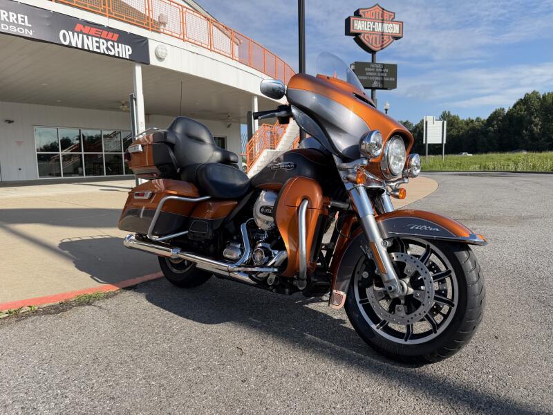 2016 Harley-Davidson® Electra Glide® Ultra Classic® WHSKY/CHAR PRL W/PINSTRIPE