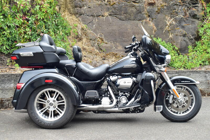2018 Harley-Davidson® Tri Glide® Ultra Black Tempest