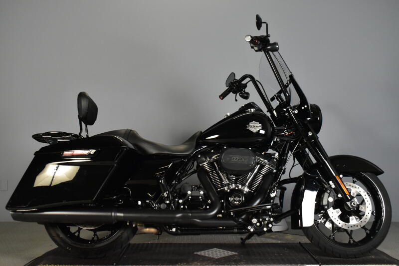 2022 Harley-Davidson® Road King® Special Vivid Black