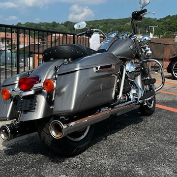 2016 Harley-Davidson  Road King®  FLHR thumb 2