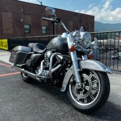2016 Harley-Davidson  Road King®  FLHR thumb 1