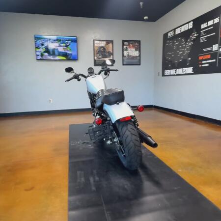 2020 Harley-Davidson® Iron 883™ Barracuda Silver Denim thumb 0