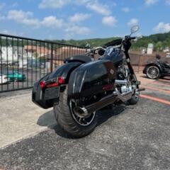 2021 Harley-Davidson® Sport Glide® FLSB thumb 2