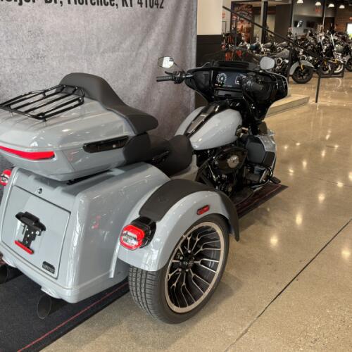 2026 Harley-Davidson® Street Glide 3 Limited Dark Billiard Gray Black Trim thumb 1