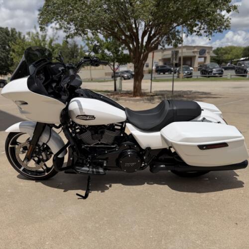 2024 Harley-Davidson® Road Glide® White Onyx Pearl - Black Finish thumb 0