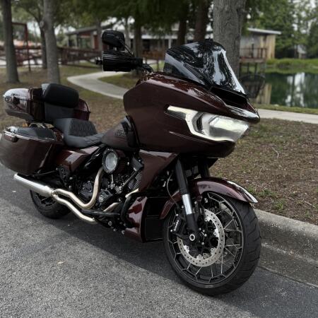 2024 Harley-Davidson® CVO™ Road Glide® Copperhead thumb 3