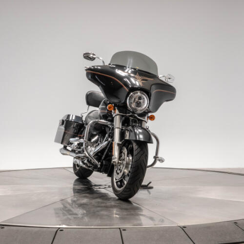 2013 HARLEY-DAVIDSON FLHX STREET GLIDE in Vivid Black w/pinstripe thumb 2