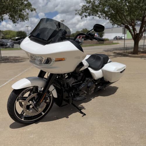 2024 Harley-Davidson® Road Glide® White Onyx Pearl - Black Finish thumb 1