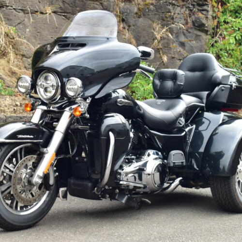 2018 Harley-Davidson® Tri Glide® Ultra Black Tempest thumb 0