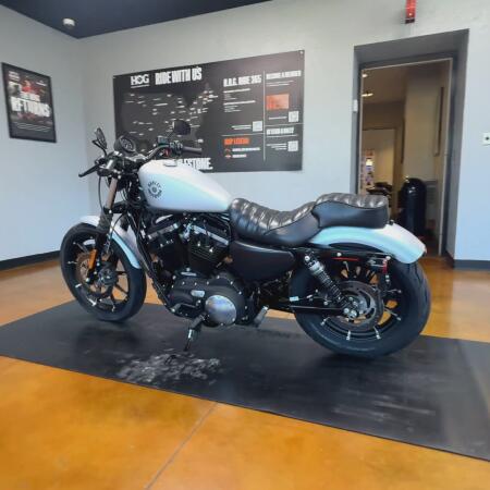 2020 Harley-Davidson® Iron 883™ Barracuda Silver Denim thumb 1