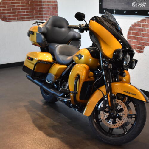 2023 Harley-Davidson® Ultra Limited Prospect Gold/Vivid Black - Black Finish thumb 3