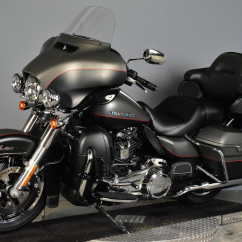2019 Harley-Davidson® Ultra Limited Industrial Gray Denim/Black Denim thumb 0