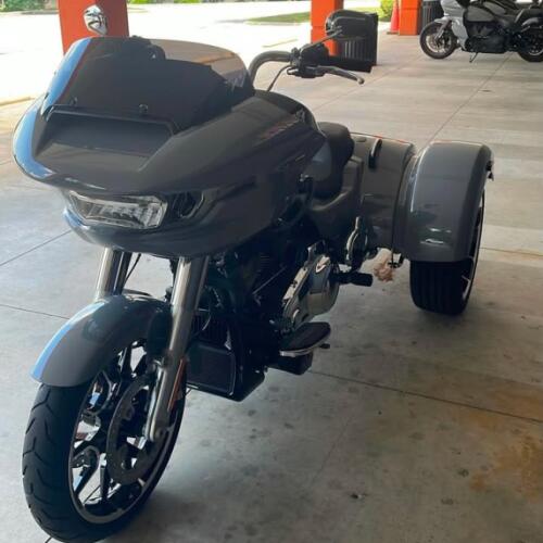 FLTRT 2026 Road Glide 3 thumb 1