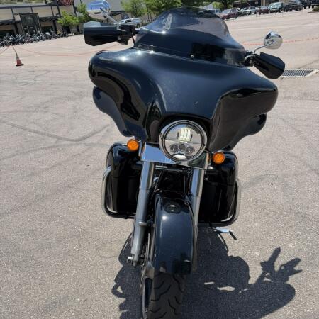 2012 Harley-Davidson® Street Glide® thumb 2