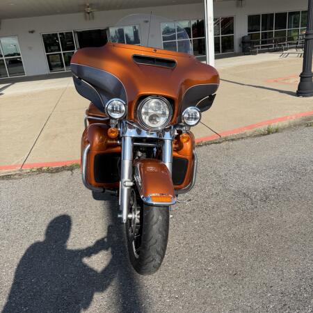 2016 Harley-Davidson® Electra Glide® Ultra Classic® WHSKY/CHAR PRL W/PINSTRIPE thumb 0
