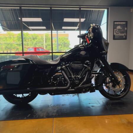2023 Harley-Davidson® Street Glide® Special Vivid Black - Black Finish thumb 0