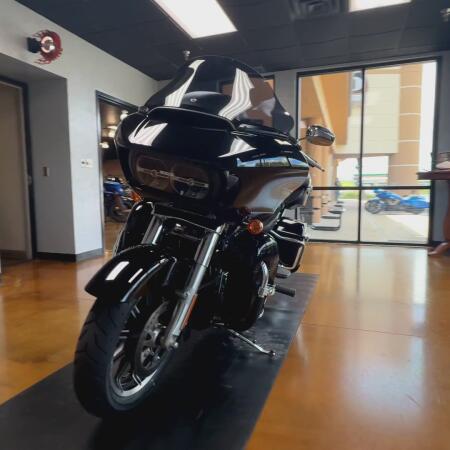 2018 Harley-Davidson® Road Glide® Ultra Vivid Black thumb 3