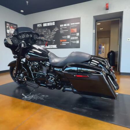 2023 Harley-Davidson® Street Glide® Special Vivid Black - Black Finish thumb 3