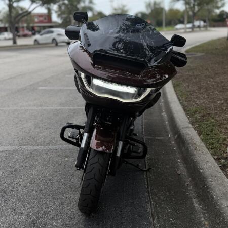 2024 Harley-Davidson® CVO™ Road Glide® Copperhead thumb 2