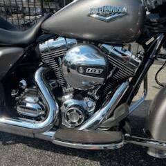 2016 Harley-Davidson  Road King®  FLHR thumb 3