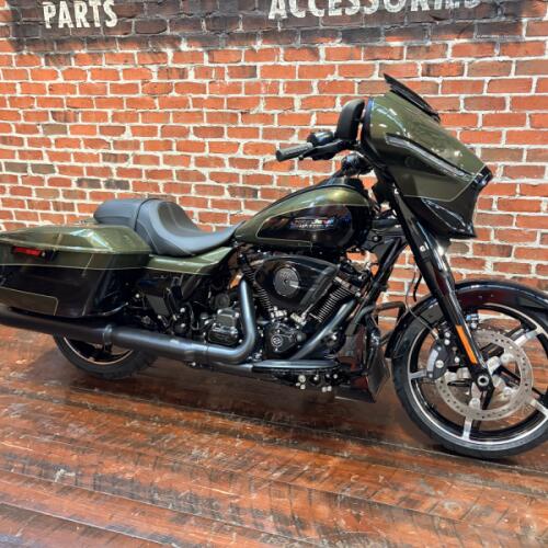 2026 Harley-Davidson® Street Glide® FLHX thumb 3