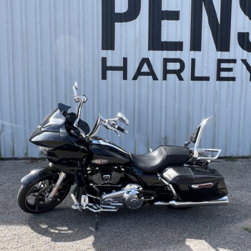 2024 Harley-Davidson® Road Glide® Vivid Black thumb 2
