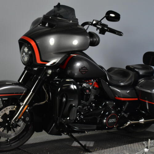 2018 Harley-Davidson® CVO™ Street Glide® Dark Alloy & Black Denim thumb 0