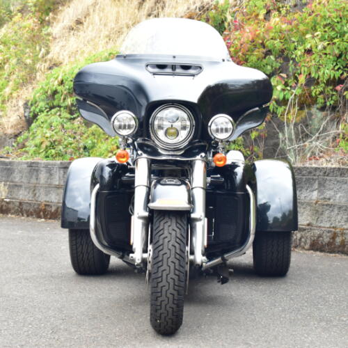 2018 Harley-Davidson® Tri Glide® Ultra Black Tempest thumb 1