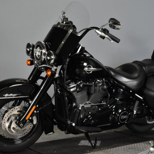 2018 Harley-Davidson® Heritage Classic 114 Vivid Black thumb 0