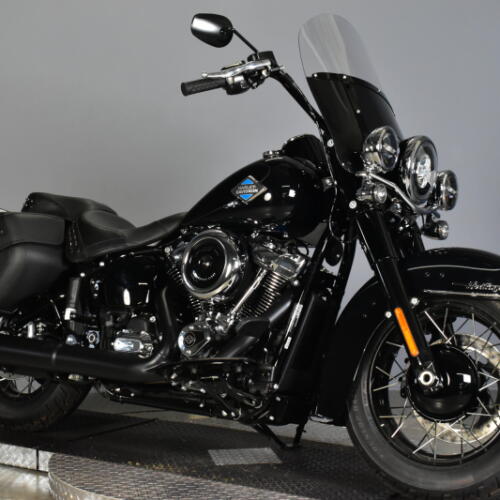 2026 Harley-Davidson® Heritage Classic FLHC thumb 2