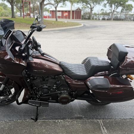 2024 Harley-Davidson® CVO™ Road Glide® Copperhead thumb 1