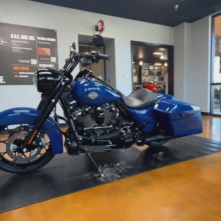 2023 Harley-Davidson® Road King® Special Bright Billiard Blue - Black Finish thumb 2